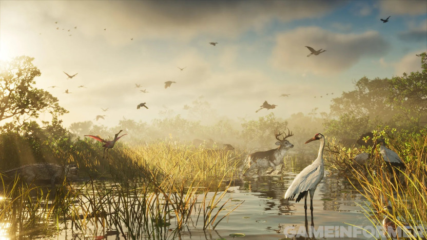 Sumpflandschaft in der goldenen Stunde mit Schilfgras, einem watenden Kranich, einem Hirsch und einem Alligator – die Sumpfvegetation, die Rockstars Windsystem bewegt
