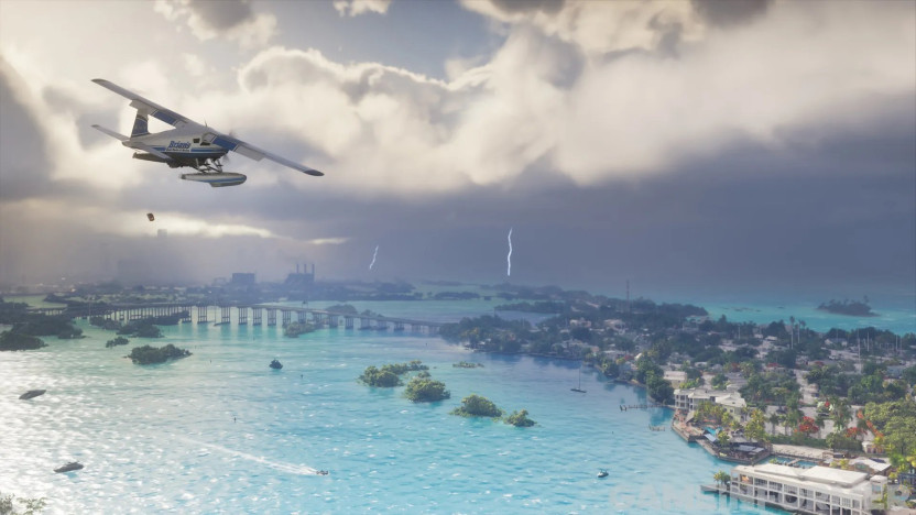 Ein Wasserflugzeug fliegt über das türkisfarbene Wasser der Leonida Keys, während sich in der Ferne eine gewaltige Sturmfront mit sichtbaren Blitzen aufbaut